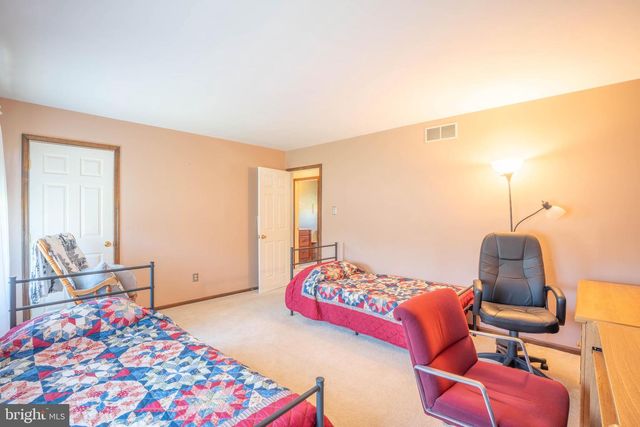 935 N ISLAND RD, Columbus, NJ 08022