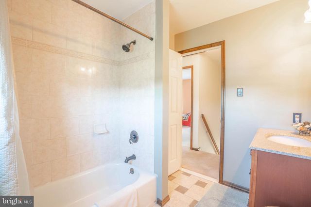 935 N ISLAND RD, Columbus, NJ 08022
