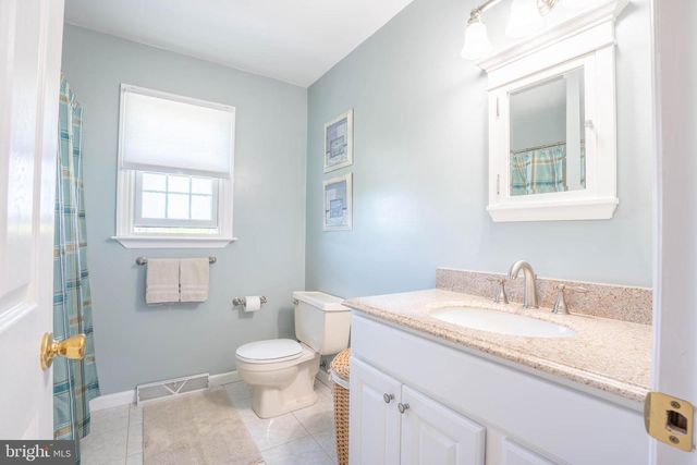 935 N ISLAND RD, Columbus, NJ 08022