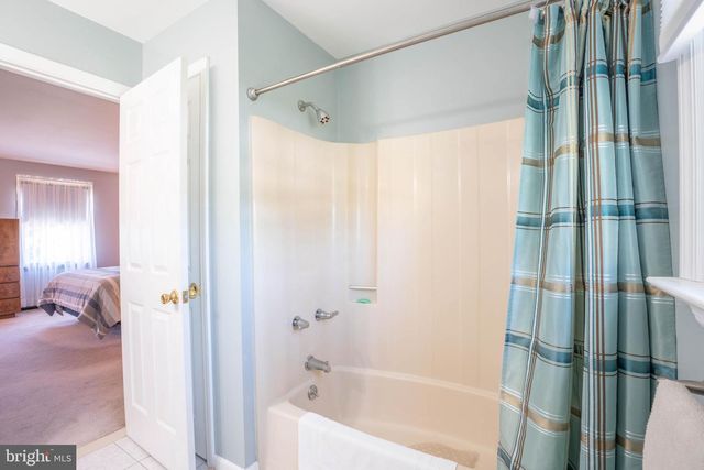 935 N ISLAND RD, Columbus, NJ 08022