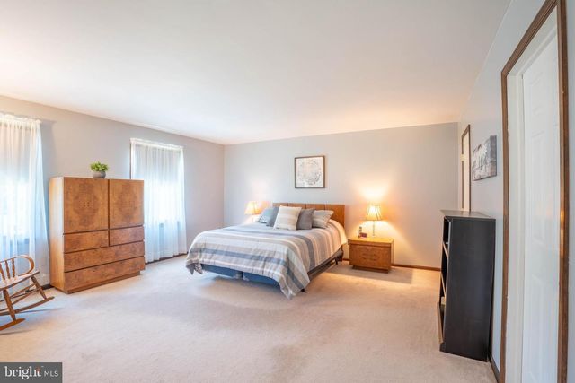 935 N ISLAND RD, Columbus, NJ 08022