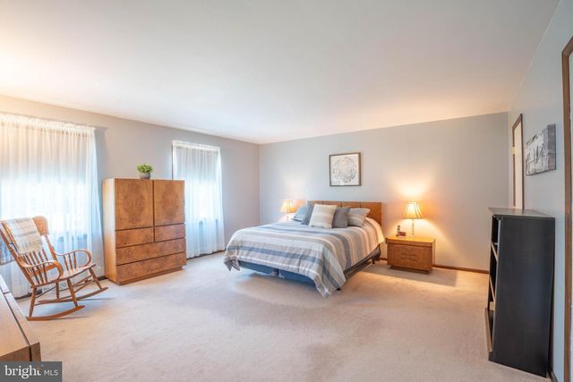 935 N ISLAND RD, Columbus, NJ 08022