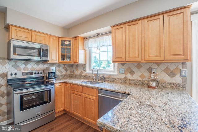 935 N ISLAND RD, Columbus, NJ 08022