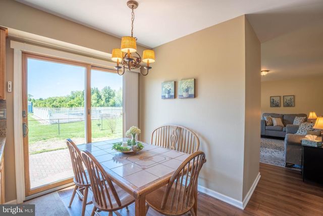 935 N ISLAND RD, Columbus, NJ 08022