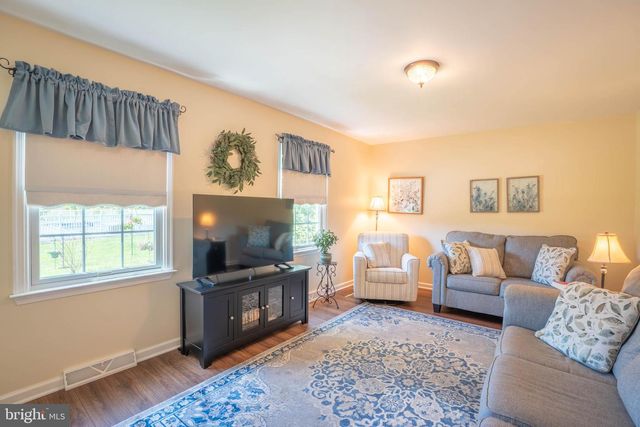 935 N ISLAND RD, Columbus, NJ 08022