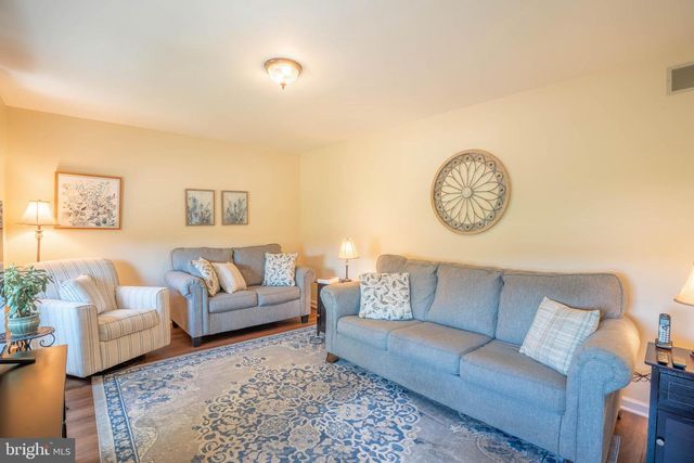 935 N ISLAND RD, Columbus, NJ 08022