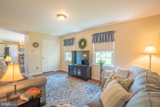 935 N ISLAND RD, Columbus, NJ 08022