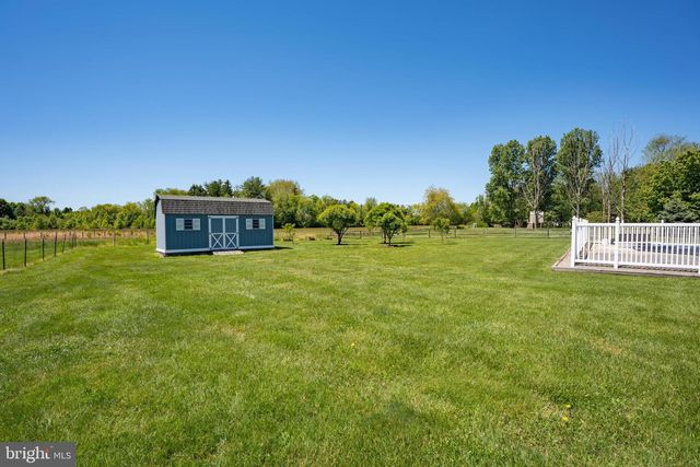 935 N ISLAND RD, Columbus, NJ 08022