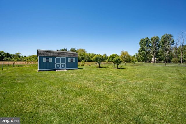 935 N ISLAND RD, Columbus, NJ 08022