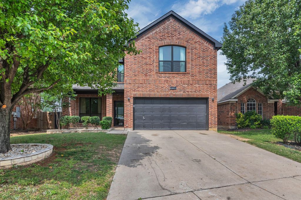 10721 Emerald Park Lane, Fort Worth, TX 76052