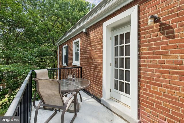 2862 S Buchanan St Apt B2, Arlington, VA 22206