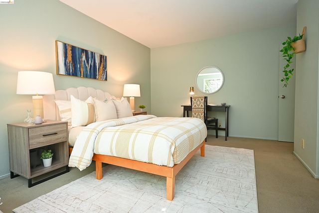 40 Emery Bay Dr, Emeryville, CA 94608