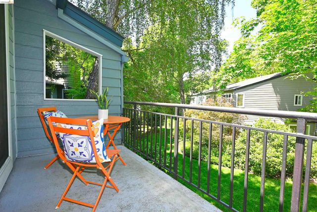40 Emery Bay Dr, Emeryville, CA 94608