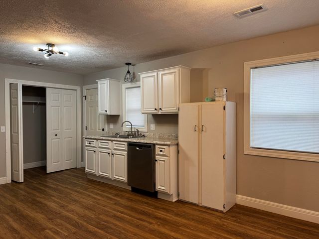 1048 6th Street, West Plains, MO 65775