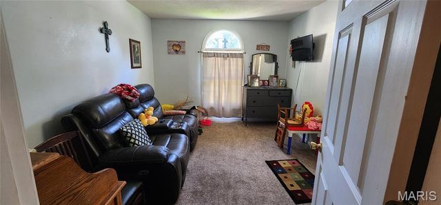 4999 College Avenue, Hannibal, MO 63401