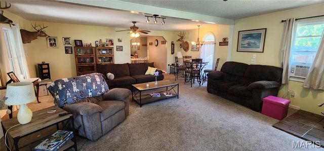 4999 College Avenue, Hannibal, MO 63401