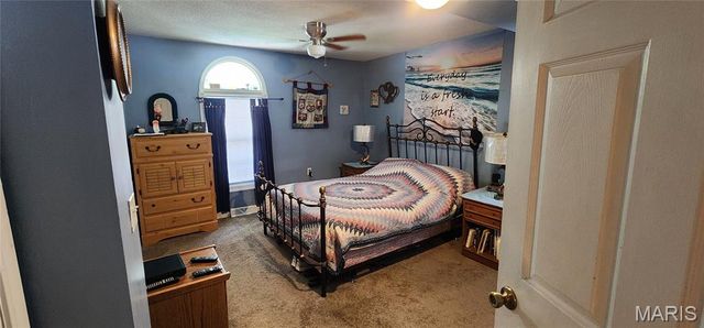 4999 College Avenue, Hannibal, MO 63401