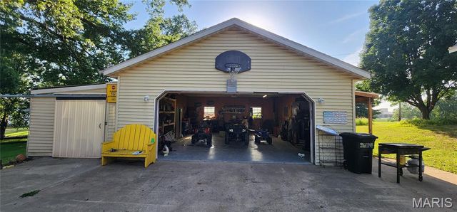 4999 College Avenue, Hannibal, MO 63401