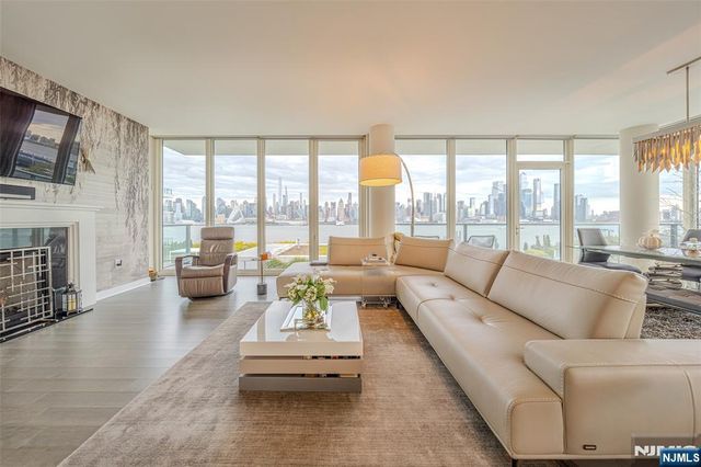 1200 Avenue At Port Imperial 516, Weehawken, NJ 07086