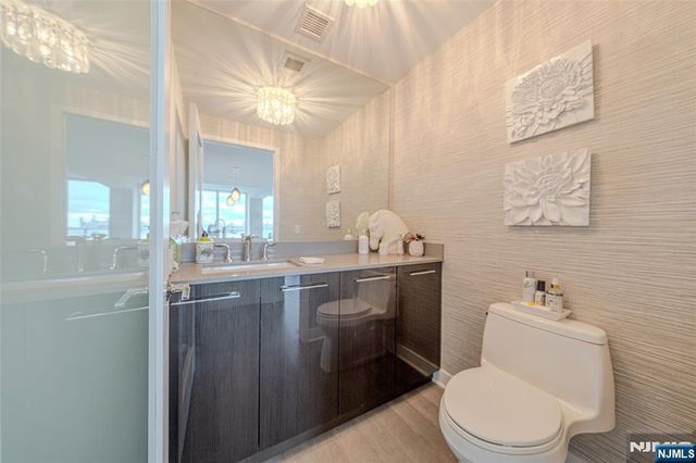 1200 Avenue At Port Imperial 516, Weehawken, NJ 07086