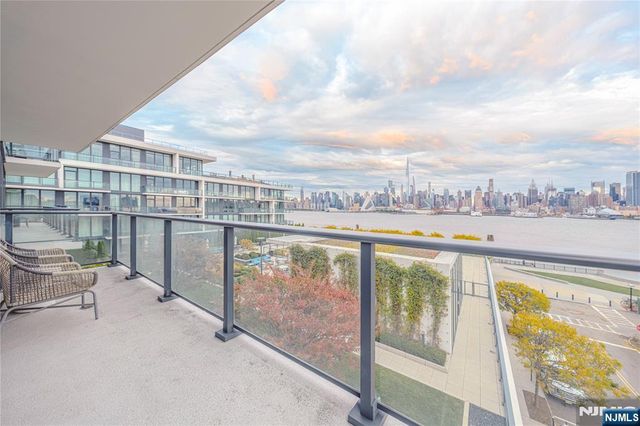 1200 Avenue At Port Imperial 516, Weehawken, NJ 07086