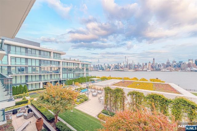 1200 Avenue At Port Imperial 516, Weehawken, NJ 07086
