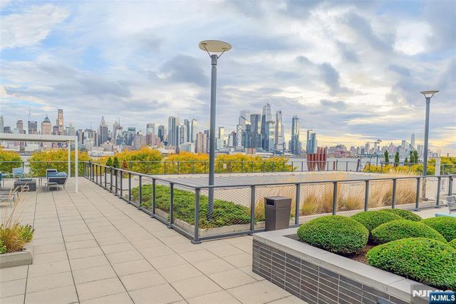 1200 Avenue At Port Imperial 516, Weehawken, NJ 07086