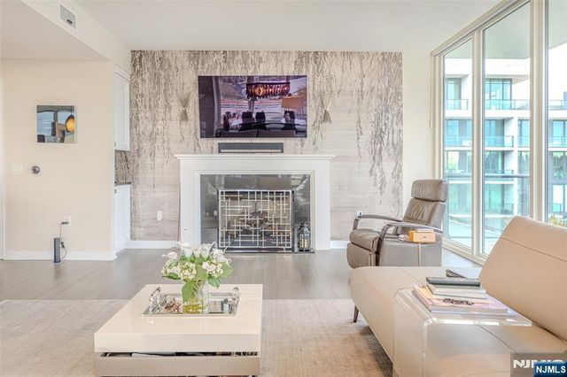 1200 Avenue At Port Imperial 516, Weehawken, NJ 07086