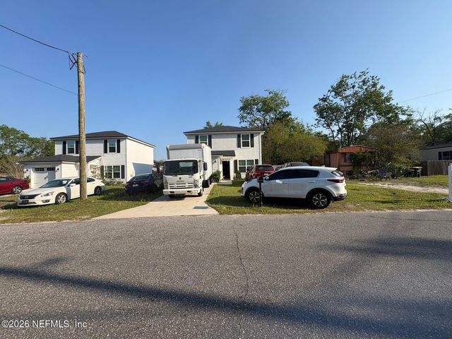 8441 MC GLOTHLIN Street, Jacksonville, FL 32210