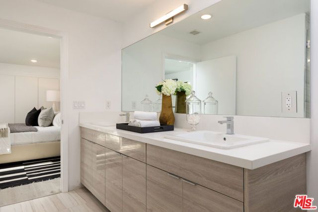 846 N Alta Vista Boulevard 106, Los Angeles, CA 90046