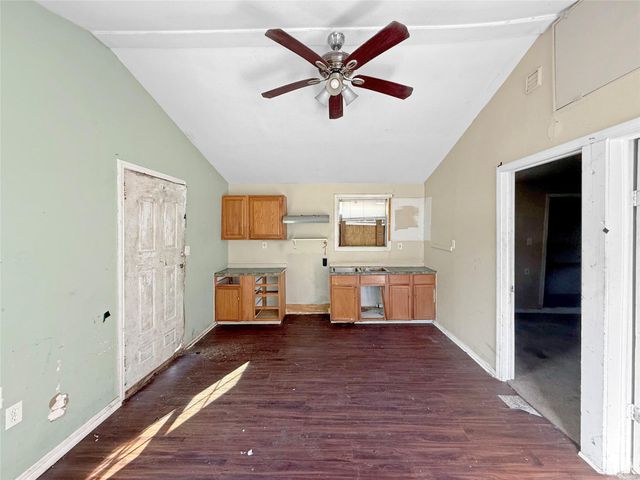 210 Park Street, Baytown, TX 77520