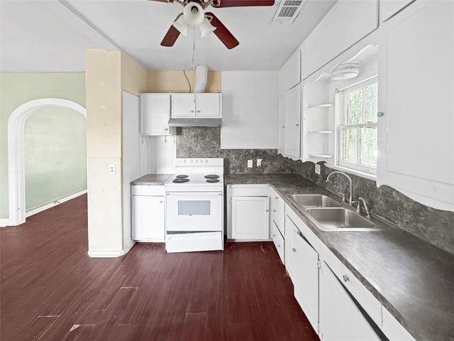 210 Park Street, Baytown, TX 77520