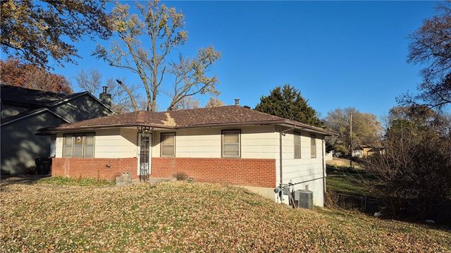 1905 S Broadway Street, Leavenworth, KS 66048