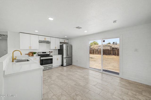 7254 W WOLF Street, Phoenix, AZ 85033