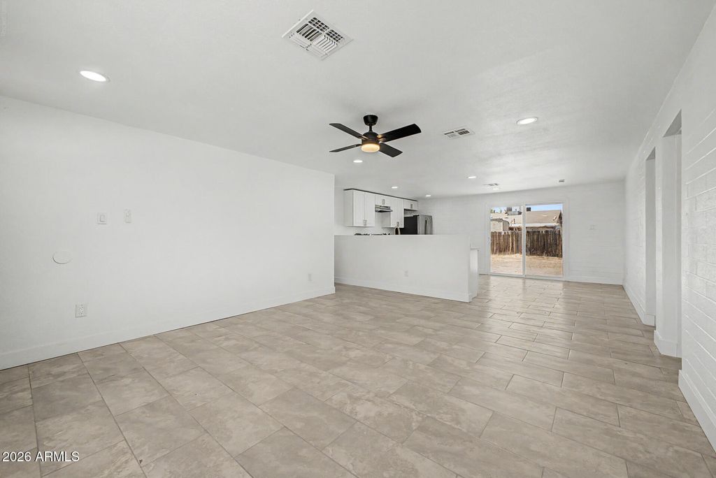 7254 W WOLF Street, Phoenix, AZ 85033 — photo 4