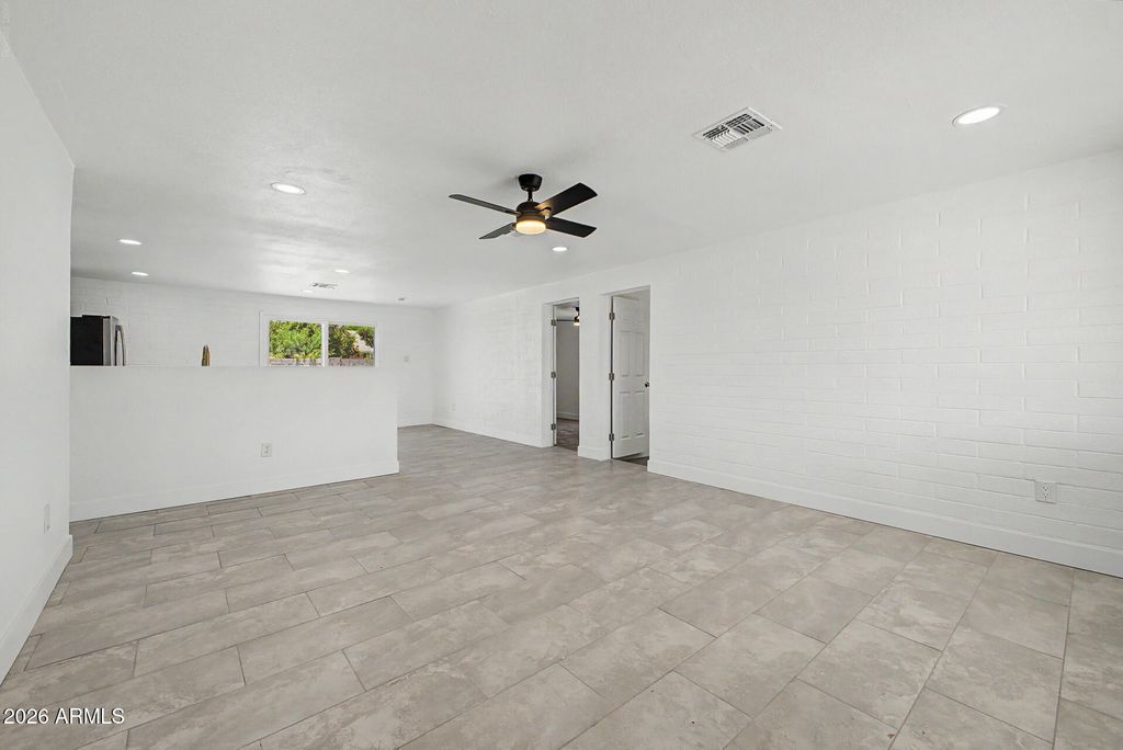 7254 W WOLF Street, Phoenix, AZ 85033 — photo 5