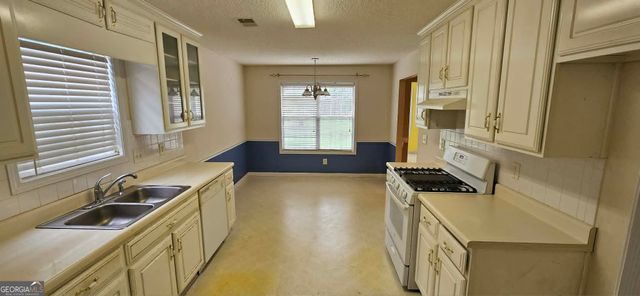 3008 Lincoln Log Way, Mcdonough, GA 30252