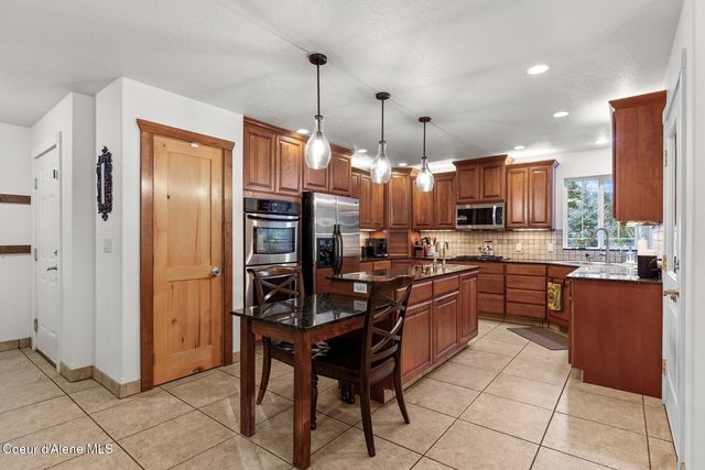 11074 W Riverview Dr, Post Falls, ID 83854