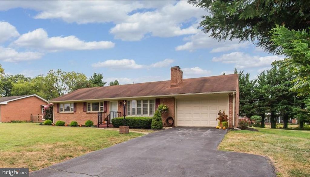 19103 BEACON LN, Hagerstown, MD 21742