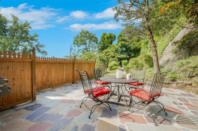 14 Russell Place, Dobbs Ferry, NY 10522
