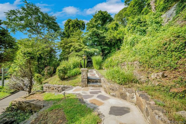 14 Russell Place, Dobbs Ferry, NY 10522