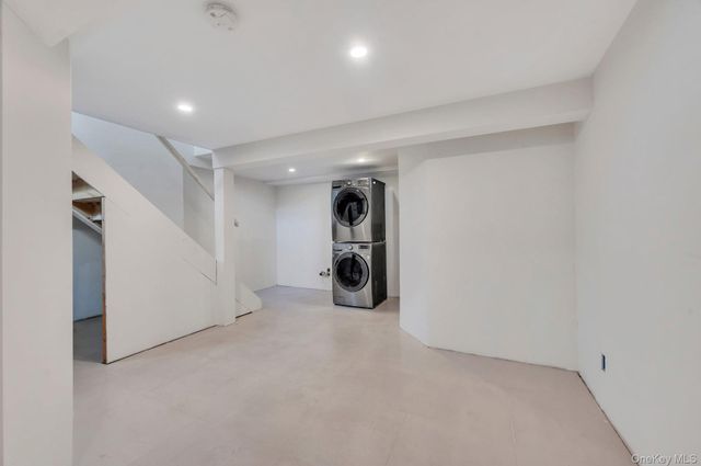 39 Sycamore Avenue, Farmingville, NY 11738