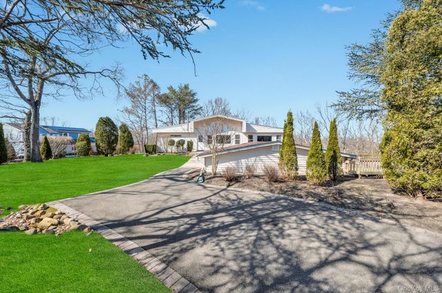 39 Sycamore Avenue, Farmingville, NY 11738