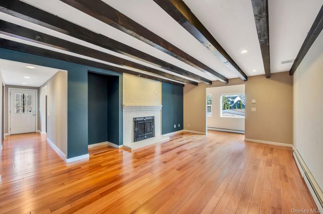 39 Sycamore Avenue, Farmingville, NY 11738