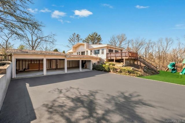 39 Sycamore Avenue, Farmingville, NY 11738