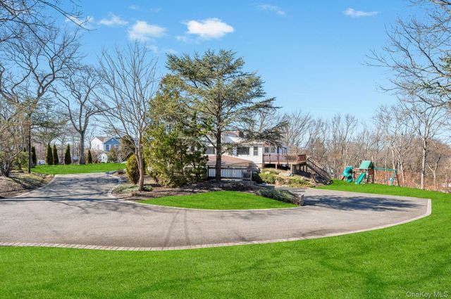 39 Sycamore Avenue, Farmingville, NY 11738