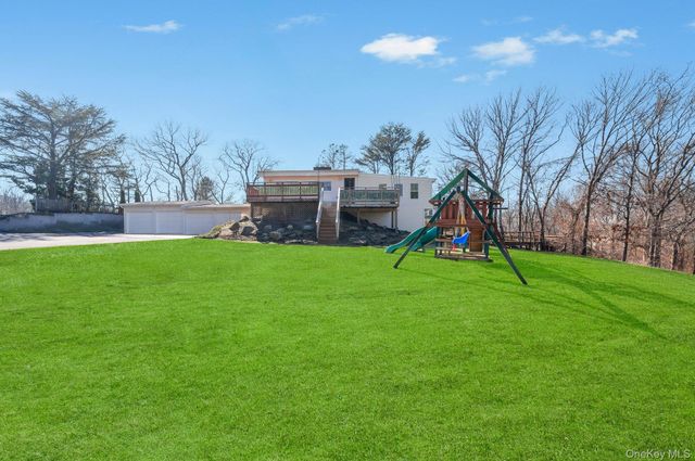 39 Sycamore Avenue, Farmingville, NY 11738