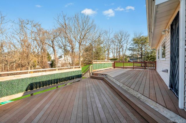 39 Sycamore Avenue, Farmingville, NY 11738