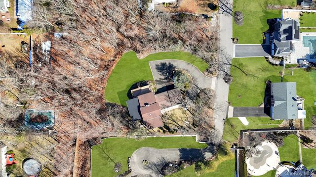 39 Sycamore Avenue, Farmingville, NY 11738