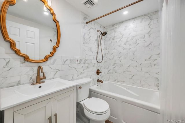 39 Sycamore Avenue, Farmingville, NY 11738